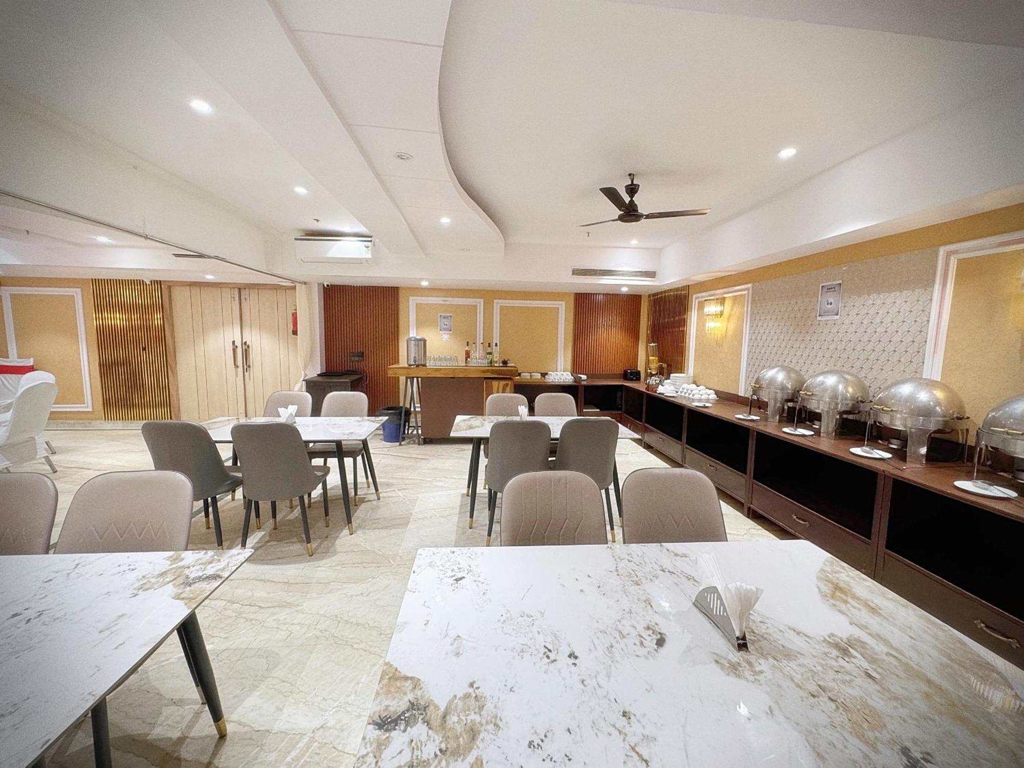 The Orion Express - East Of Kailash New Delhi Exterior photo