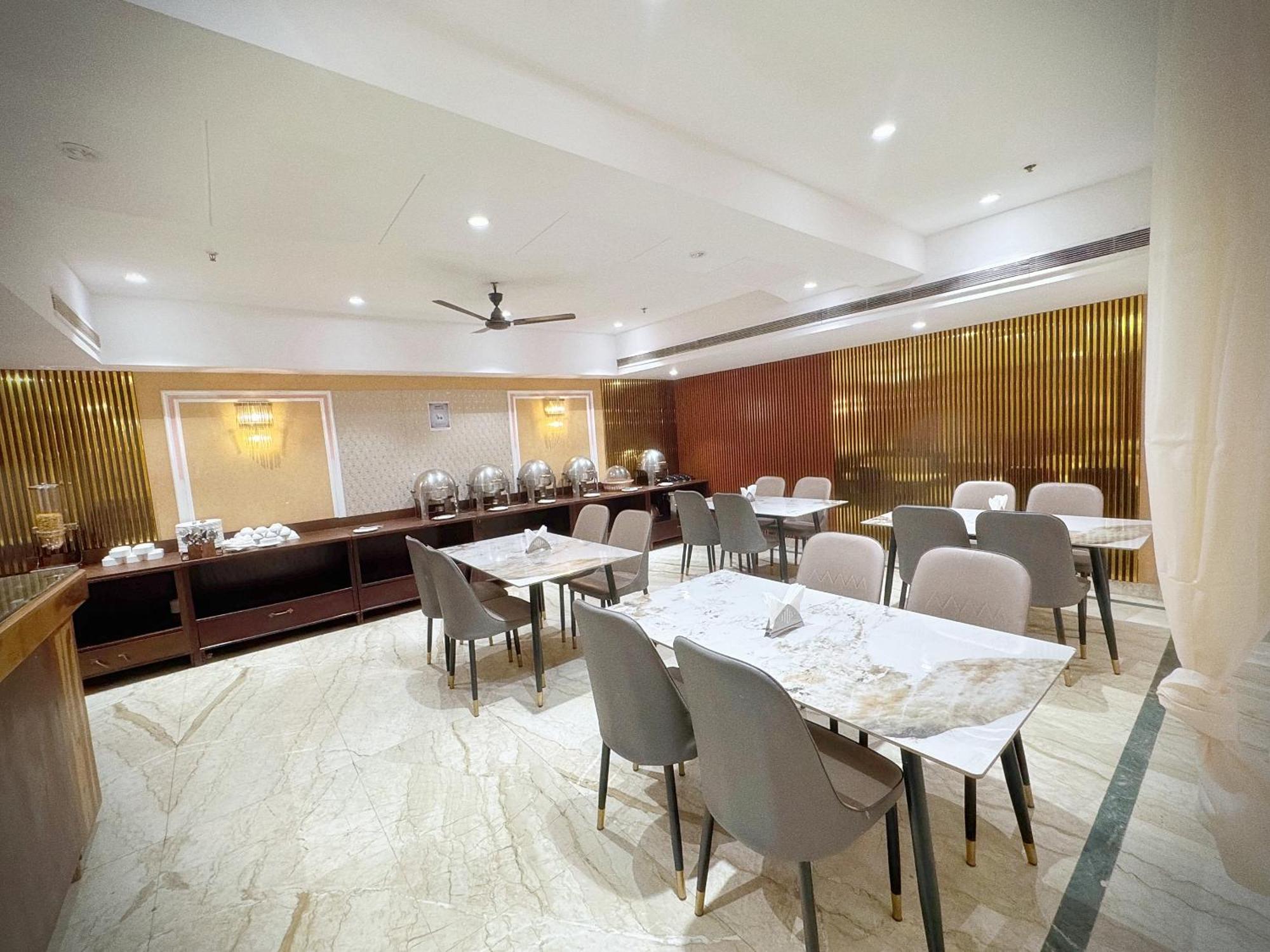 The Orion Express - East Of Kailash New Delhi Exterior photo