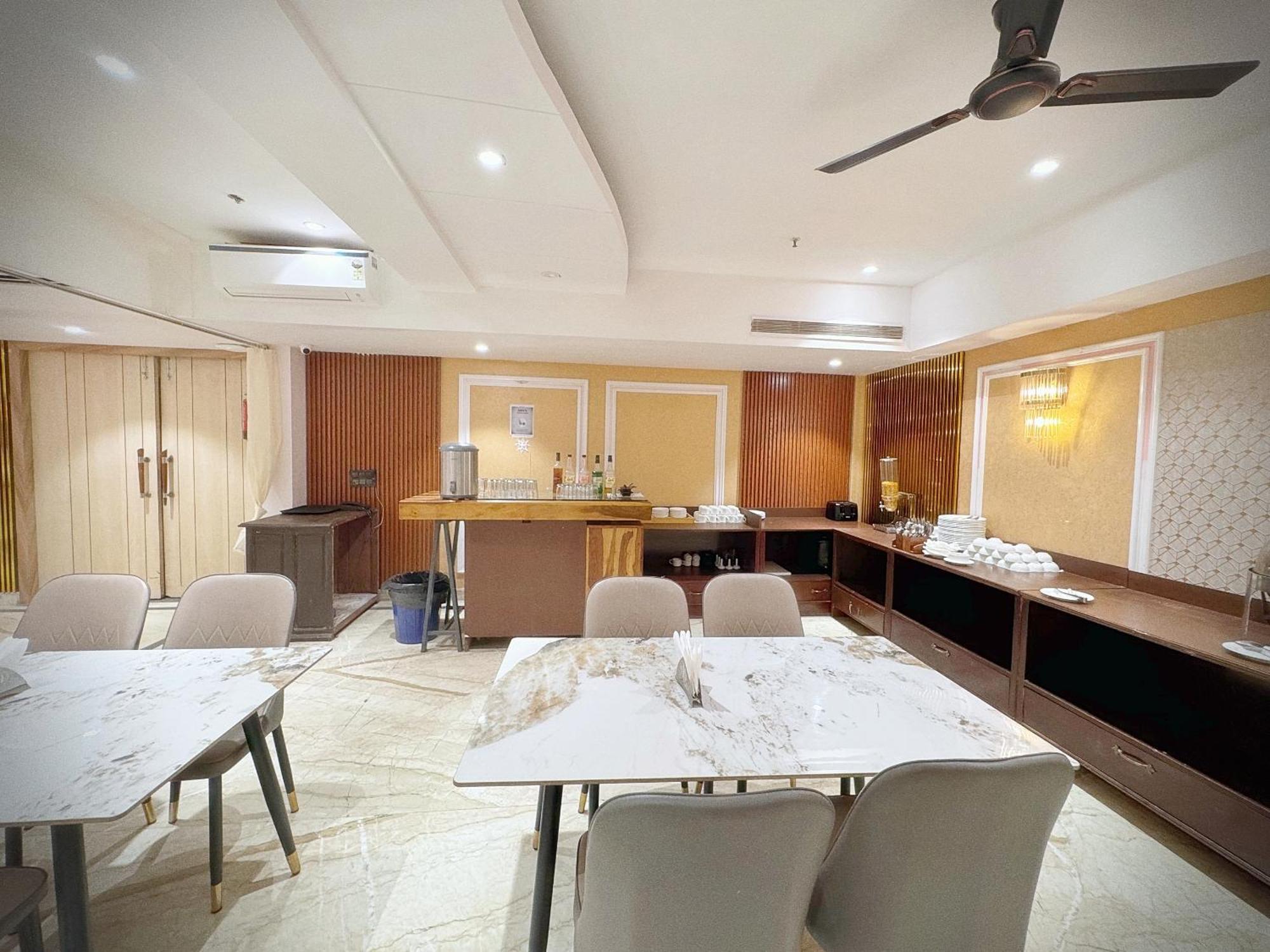 The Orion Express - East Of Kailash New Delhi Exterior photo