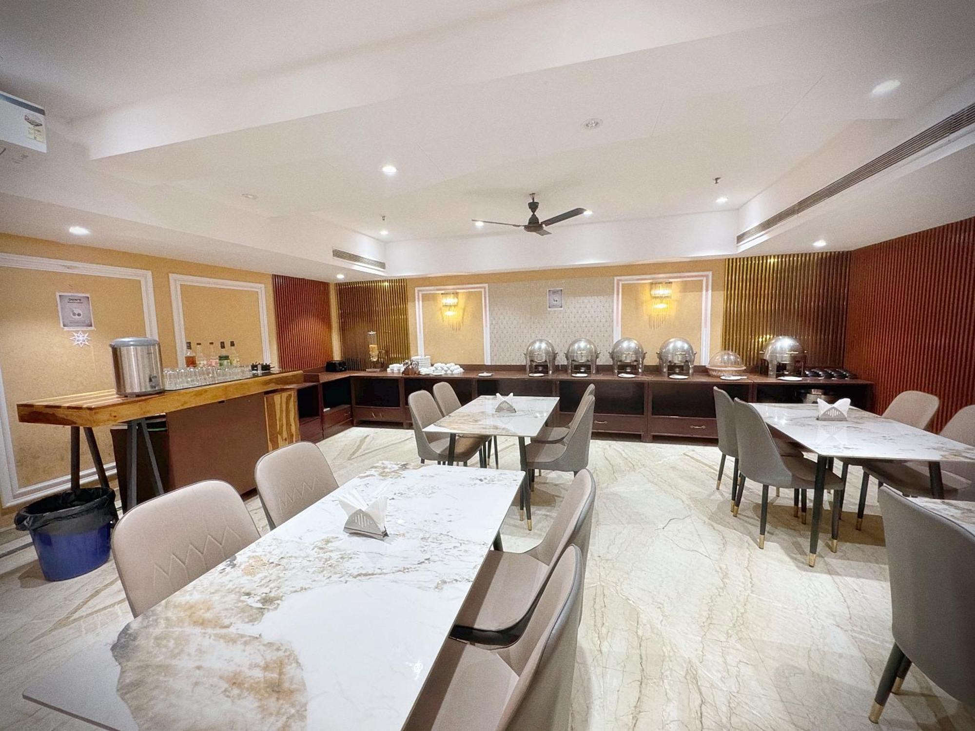 The Orion Express - East Of Kailash New Delhi Exterior photo