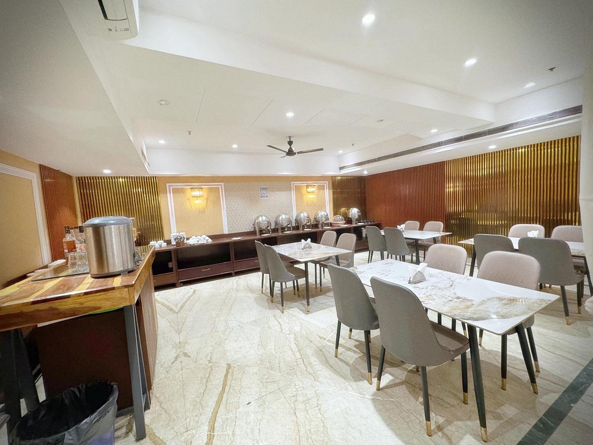 The Orion Express - East Of Kailash New Delhi Exterior photo
