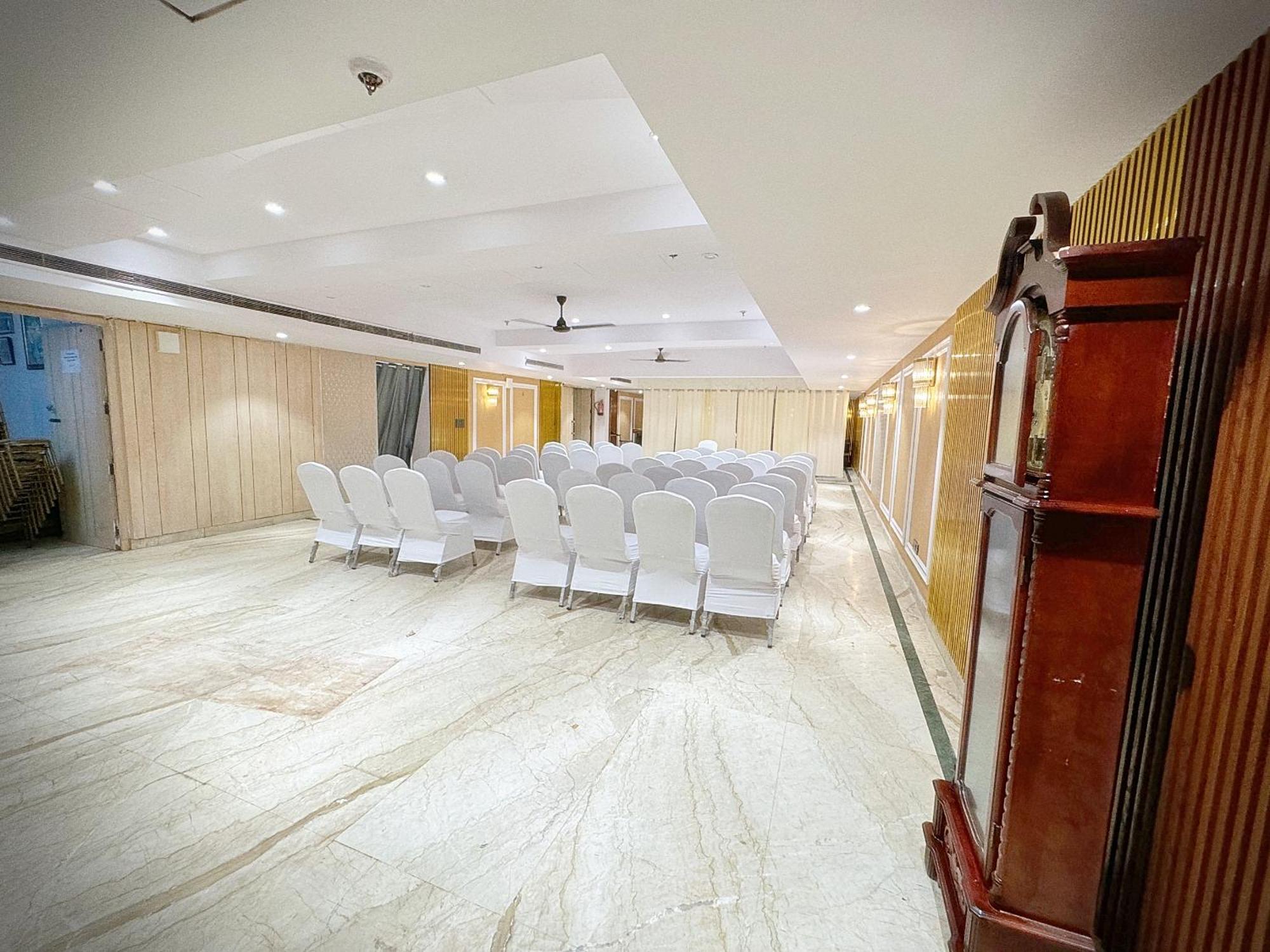 The Orion Express - East Of Kailash New Delhi Exterior photo
