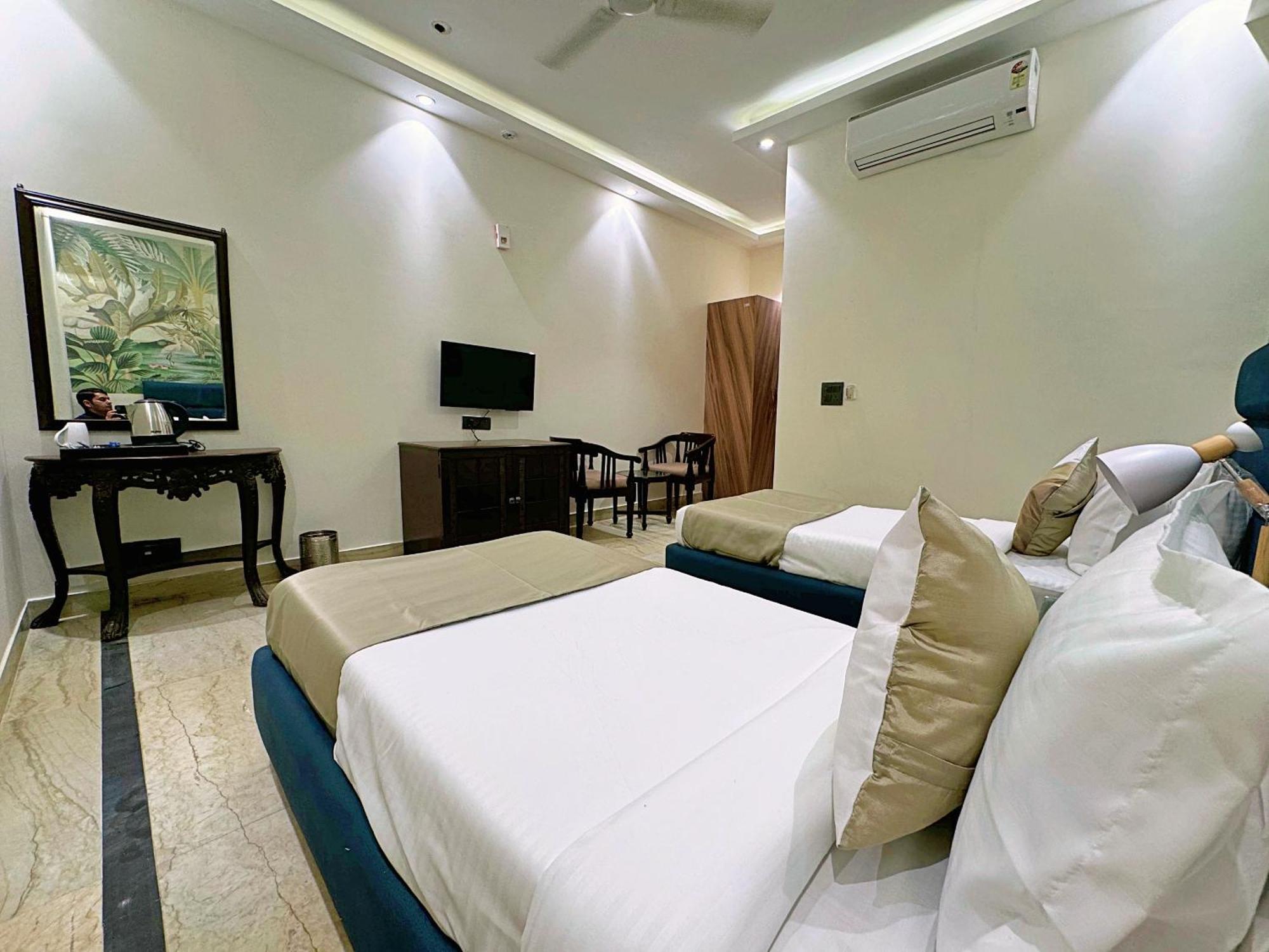 The Orion Express - East Of Kailash New Delhi Exterior photo