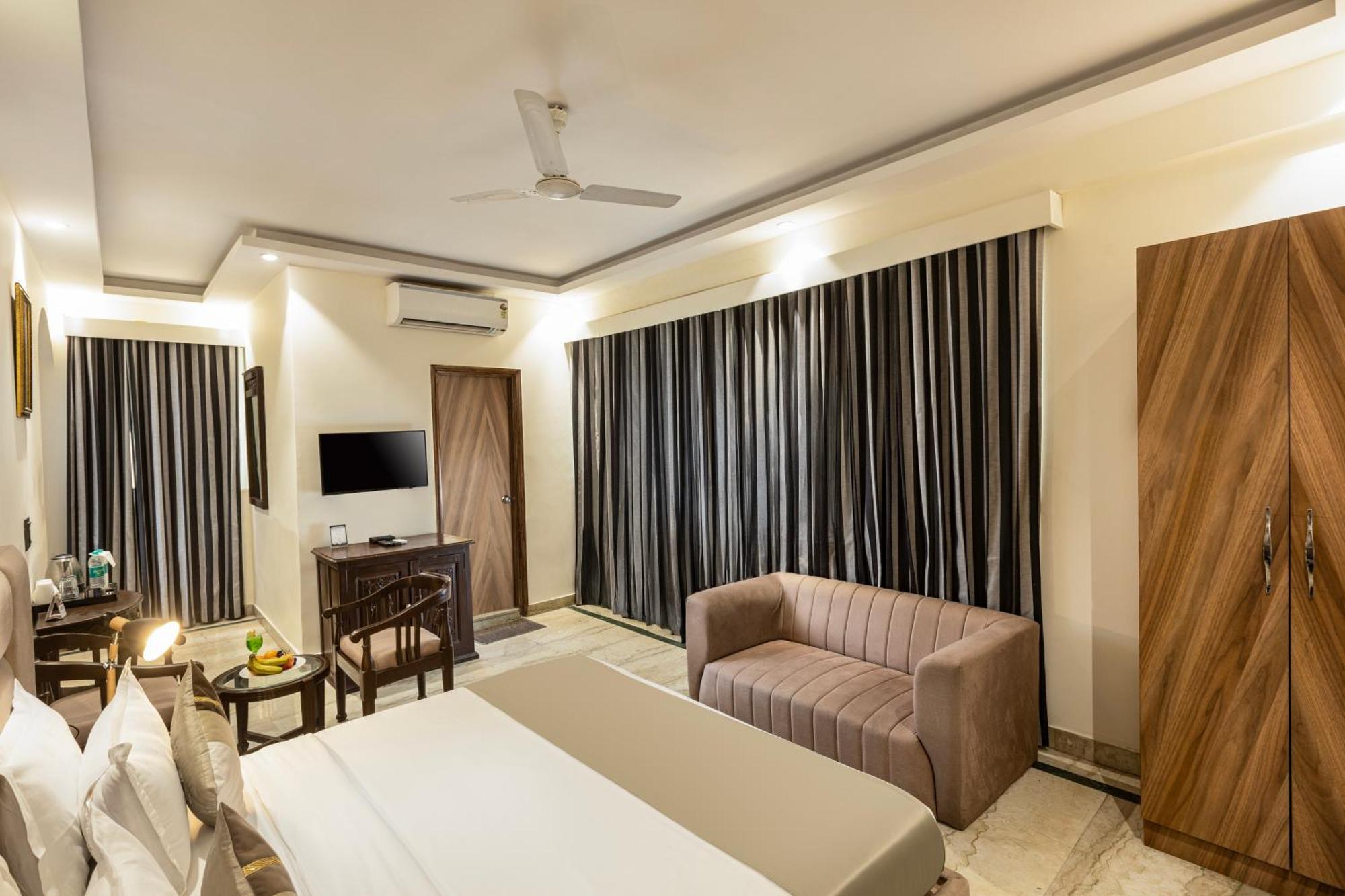 The Orion Express - East Of Kailash New Delhi Exterior photo